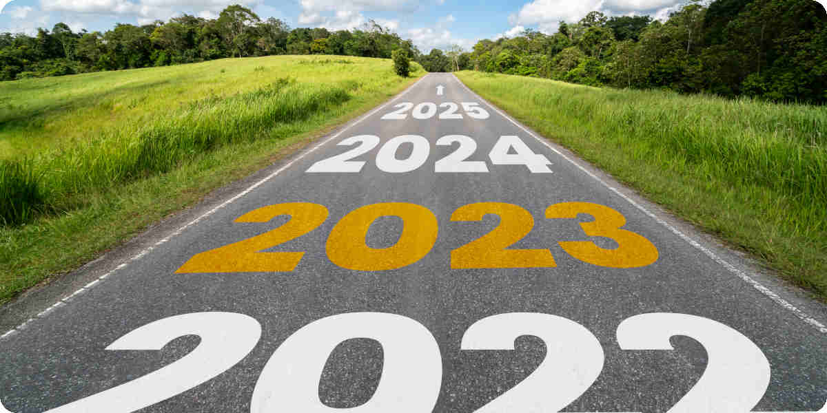 Visualisierung der Jahreszahlen 2022 bis 2026 auf der Straße. 